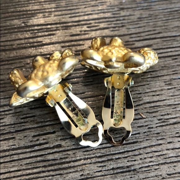 Erwin Pearl Matte Goldtone Teddy Bear Clip Earring - Picture 8 of 16